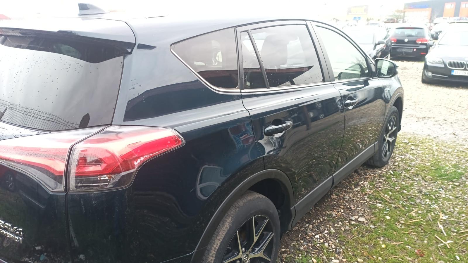 Toyota Rav 4 cu putin km